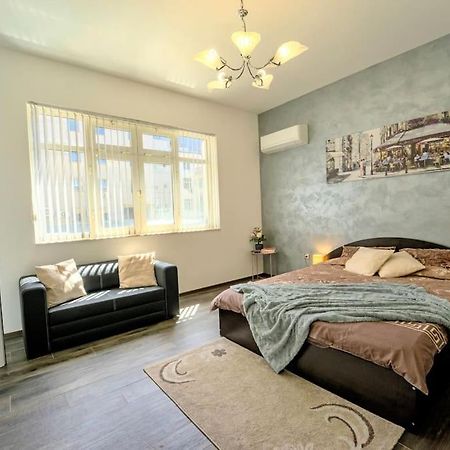 Cozy 2-Bedroom Flat In The Very Center Of Sofia Exteriör bild