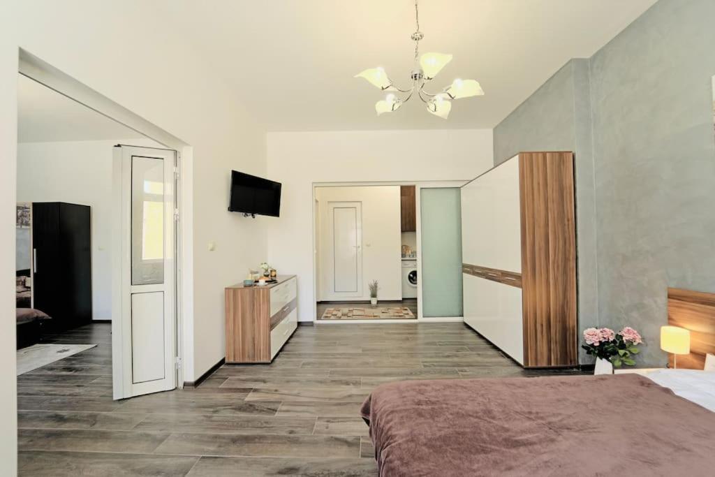 Cozy 2-Bedroom Flat In The Very Center Of Sofia Exteriör bild
