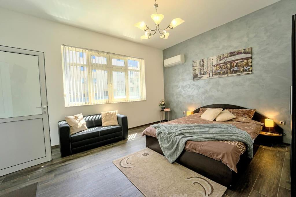 Cozy 2-Bedroom Flat In The Very Center Of Sofia Exteriör bild