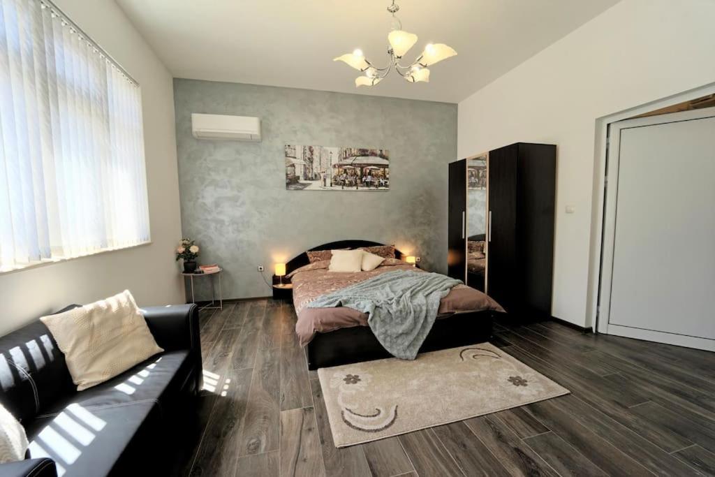 Cozy 2-Bedroom Flat In The Very Center Of Sofia Exteriör bild