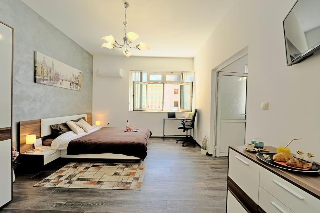 Cozy 2-Bedroom Flat In The Very Center Of Sofia Exteriör bild